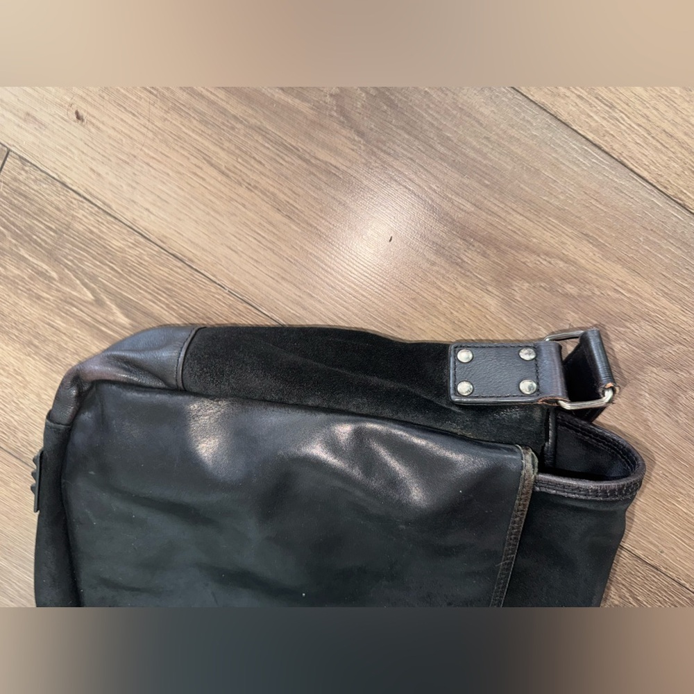 Danier black Leather Messenger Bag - Picture 4 of 9